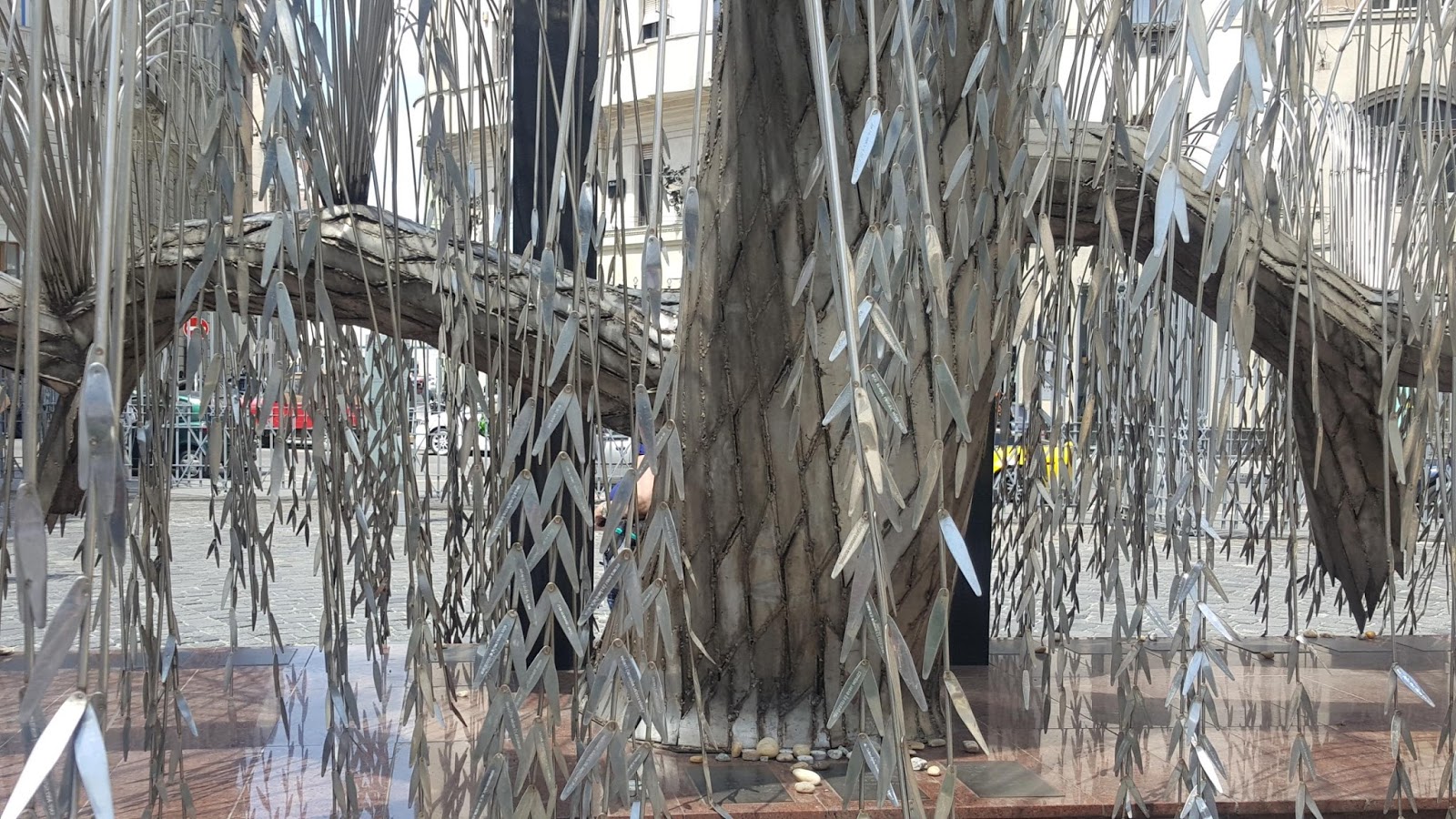 Escultura que representa a los fallecidos en la sinagoga de Budapest. Hungría